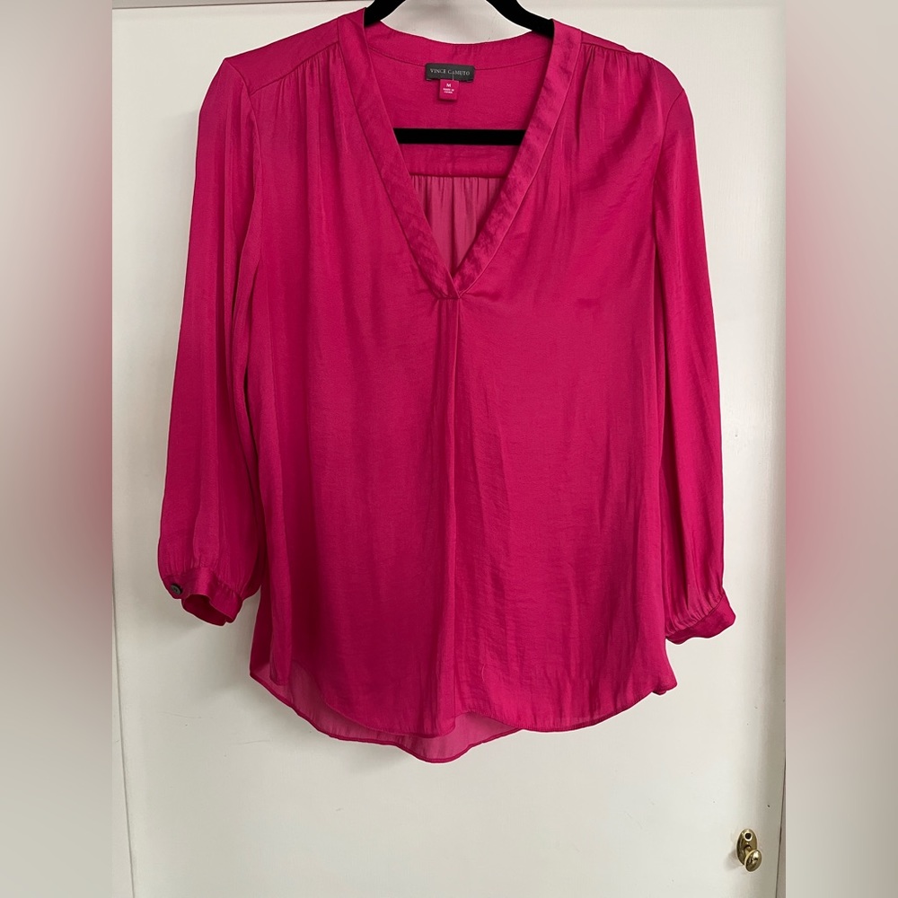 Vince Camuto Blouse, EUC!, Sz Med, Fuscia color, looks like silk (polyester)